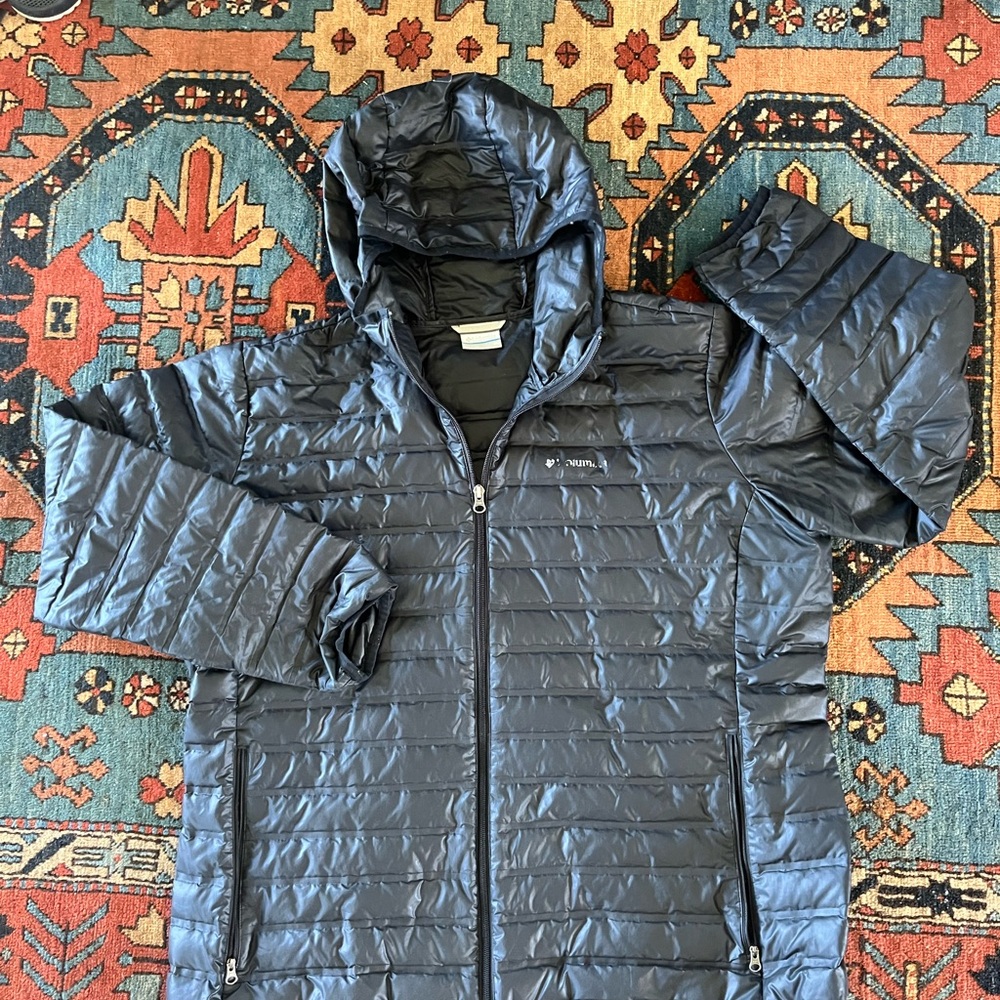 Columbia Black Puffer Jacket with Hood and Insulation